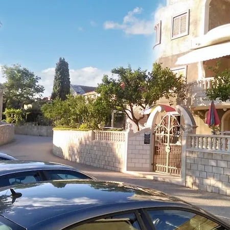 Charming With Sea View In - 27 Sqm Lägenhet Sumartin