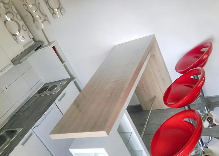 Lägenhet Charming With Sea View In - 27 Sqm *